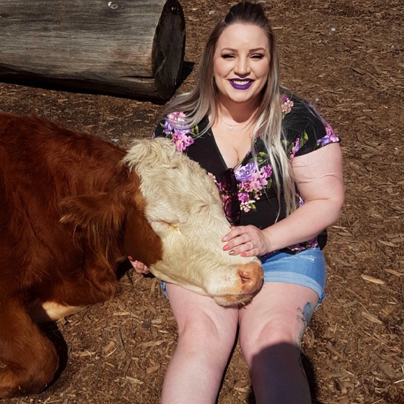 Meet your Posher, Becky - Picture 2 of 7